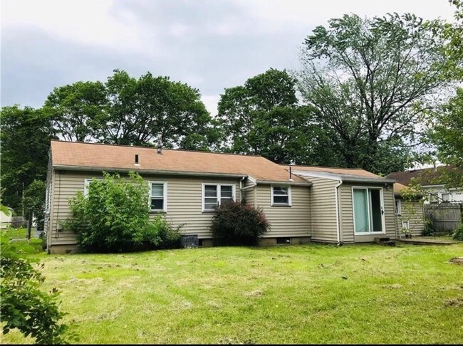 Building Photo - 185 Hildegarde Rd