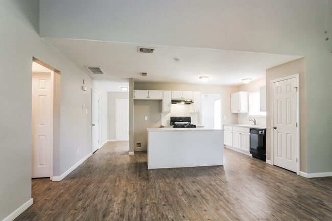 Building Photo - 14530 County Cress Dr