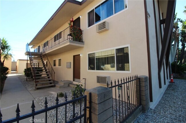 Building Photo - 1010 E 32nd St