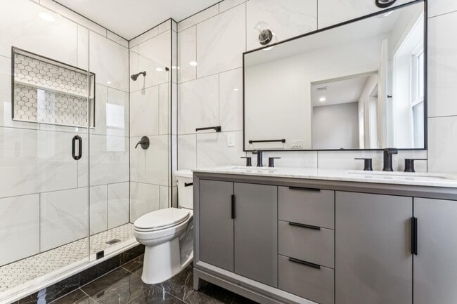 Building Photo - 84 Hollywood Ave