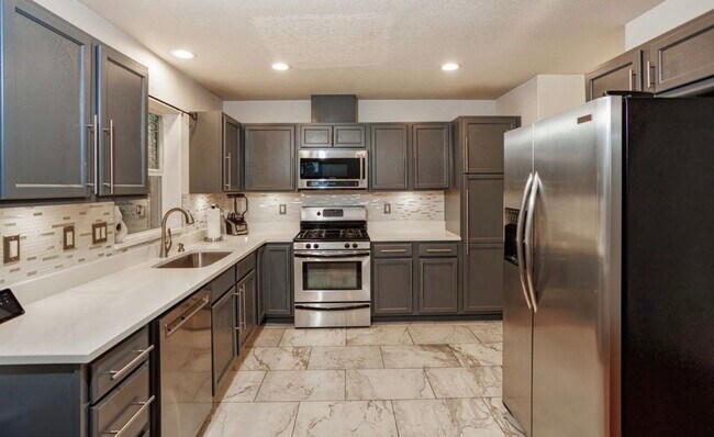 Building Photo - 1018 NE Mariners Loop