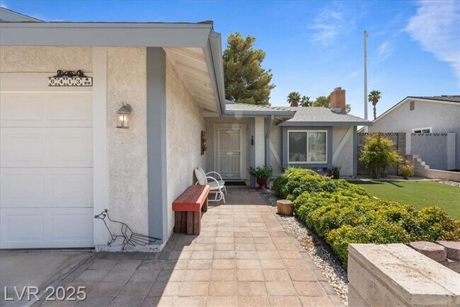 Building Photo - 6413 W Roy Rogers Dr
