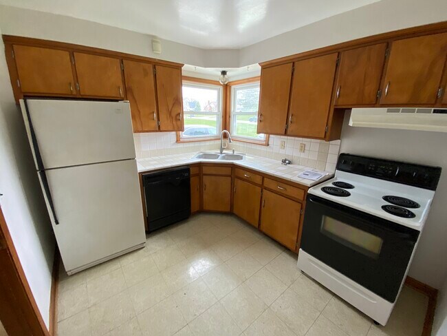 Building Photo - 141 E Sprague Rd