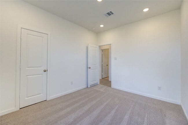 Building Photo - 1047 Blue Stone Dr