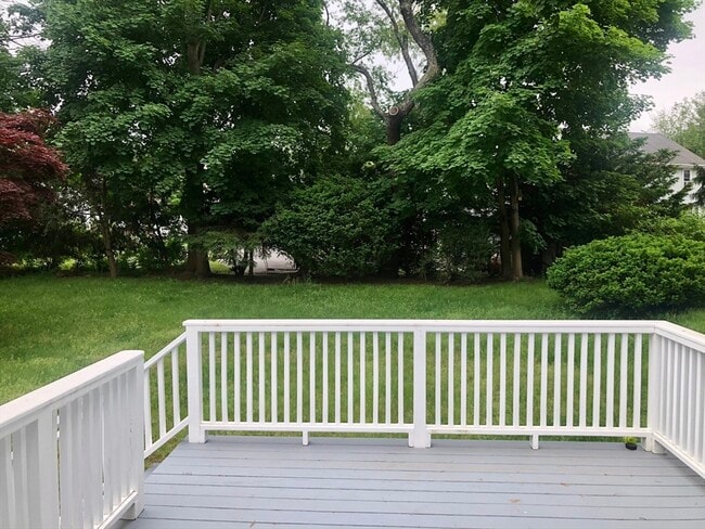 Building Photo - 15 Sycamore Rd