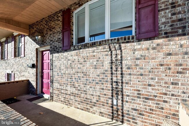 Building Photo - 722 Glenside Dr