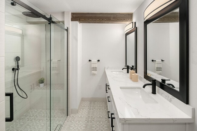 Building Photo - Beautiful Home in Seward Park!