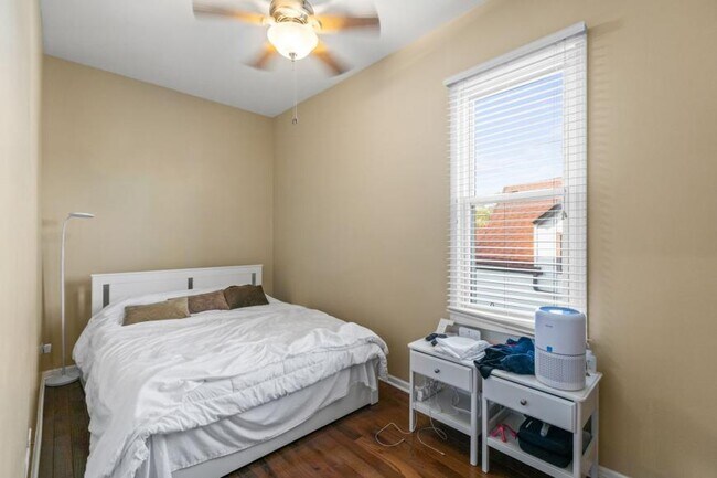 Building Photo - 3 bedroom in Chicago IL 60647