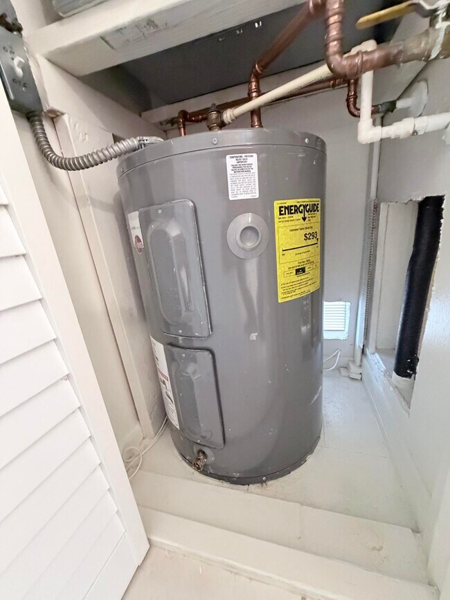 Building Photo - 1000 NE 14th Ave