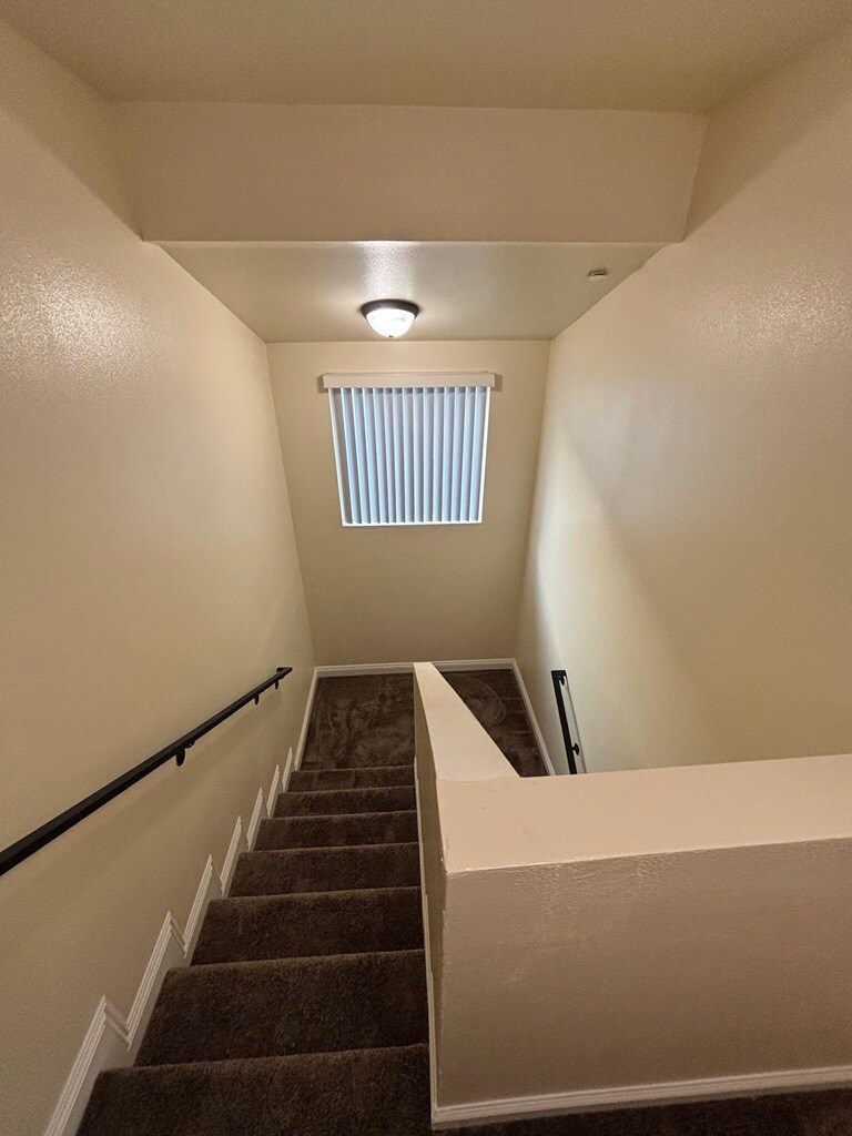 Building Photo - 206 W 105th St