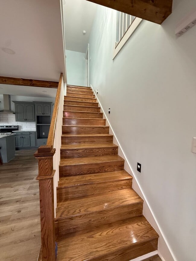 Building Photo - 4 Bedroom 2.5 Bathroom Home Available