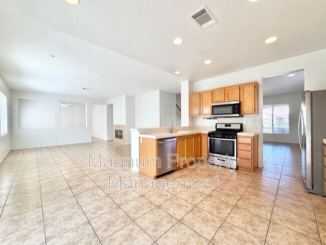 Building Photo - 8182 Bon View Dr