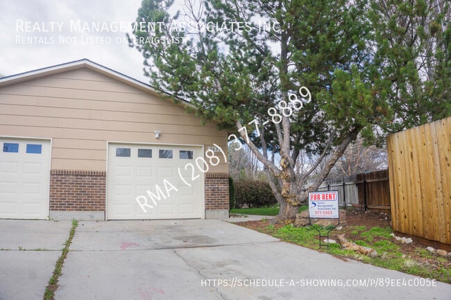 Building Photo - 9673 Hoff Dr