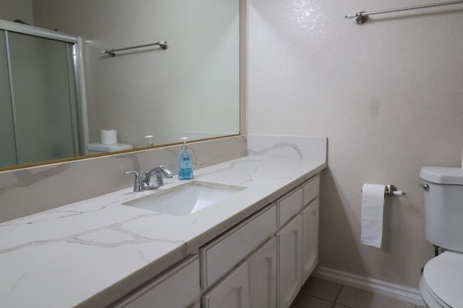 Building Photo - 528 S Sorrel St