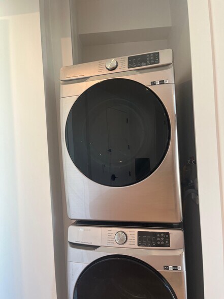 Building Photo - 546 Martin Luther King Jr Dr