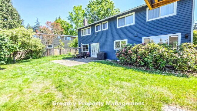 Building Photo - 11204 NE 58th Pl