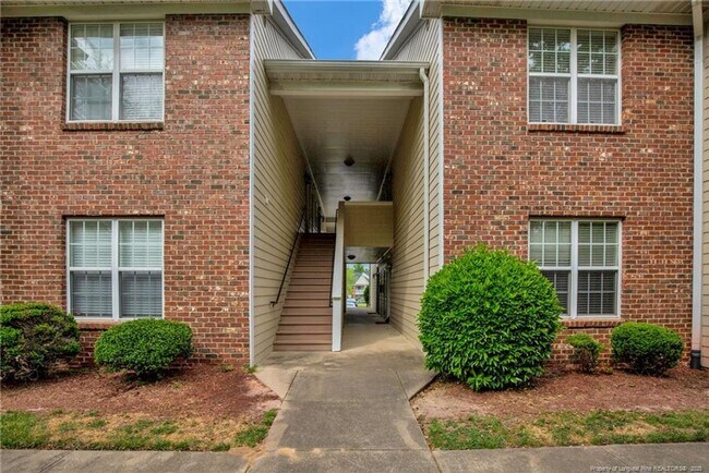 Building Photo - 3BD 2Bath Condo