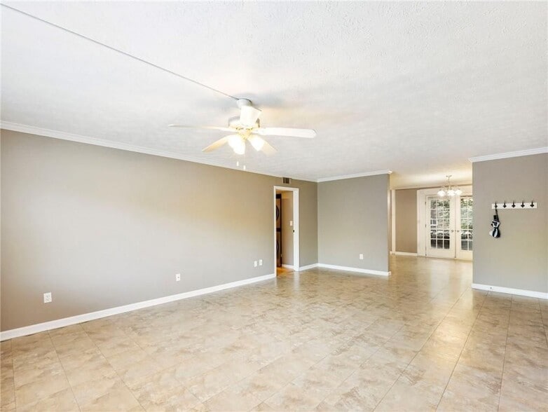 Building Photo - 115 Biscayne Dr NW