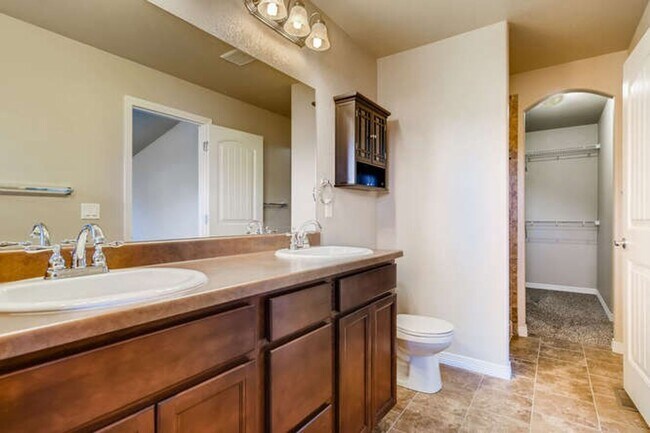 Building Photo - Evolve Real Estate: Available November 1 U...
