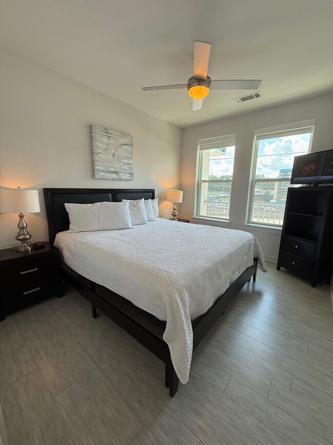 Building Photo - 1270 Spring St NW