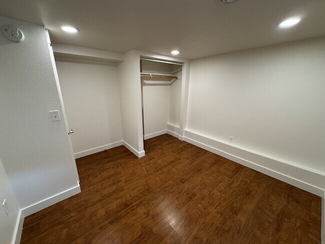 Building Photo - 3 Bedroom Home in Sellwood/Moreland.- Grea...