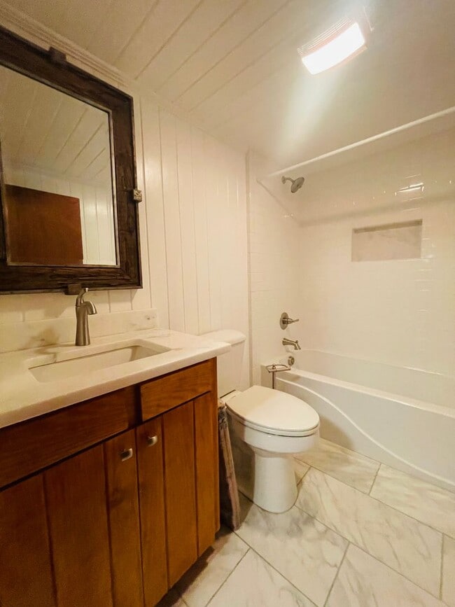 Building Photo - 3 BD/1/BA County Ranch Home