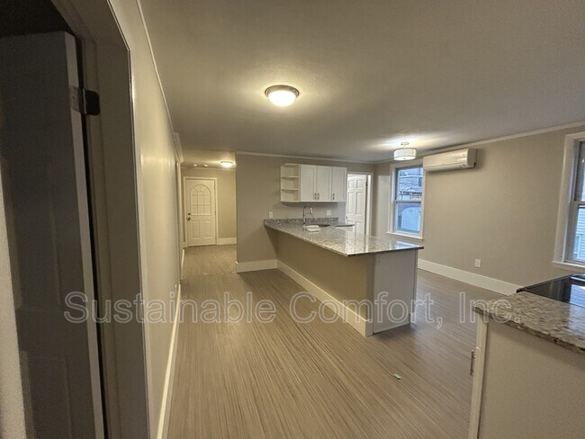 Building Photo - 12 Creston St