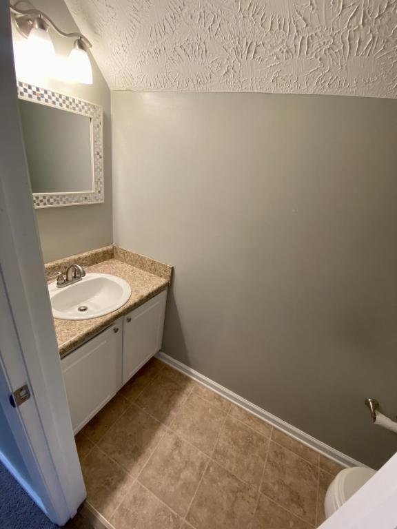 Building Photo - 8229 Foxtrail Dr