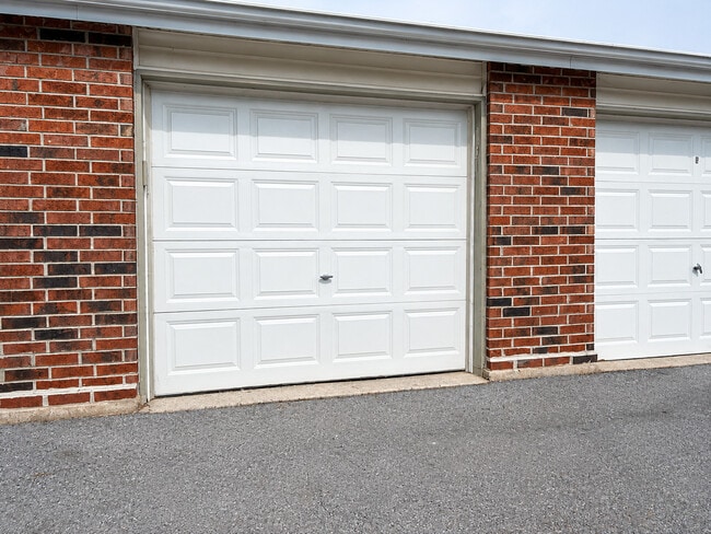 Building Photo - 1343 Cunat Ct