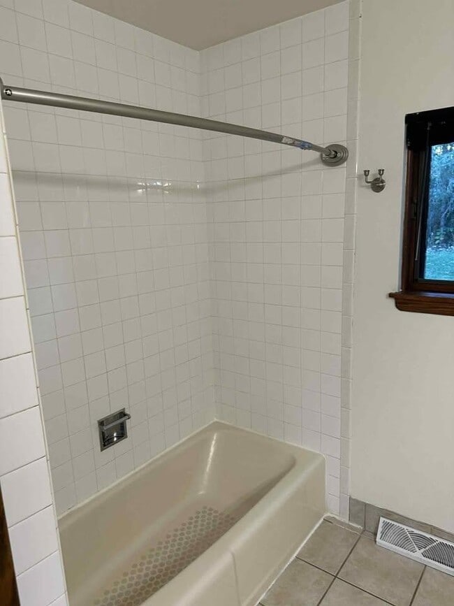 Building Photo - 5314 N Cook St