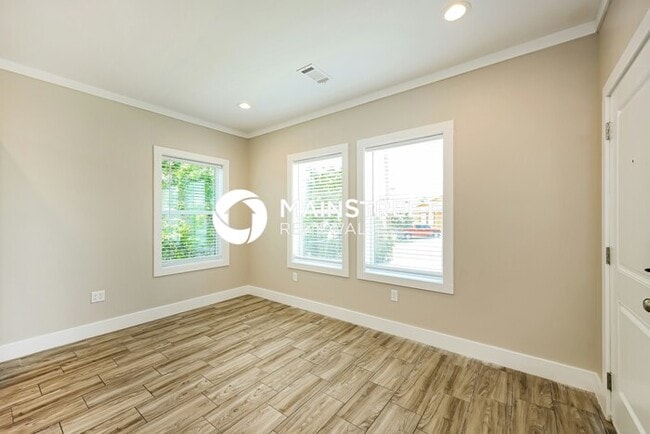Building Photo - 4 Bedroom Pet-Friendly Home in San Antonio...