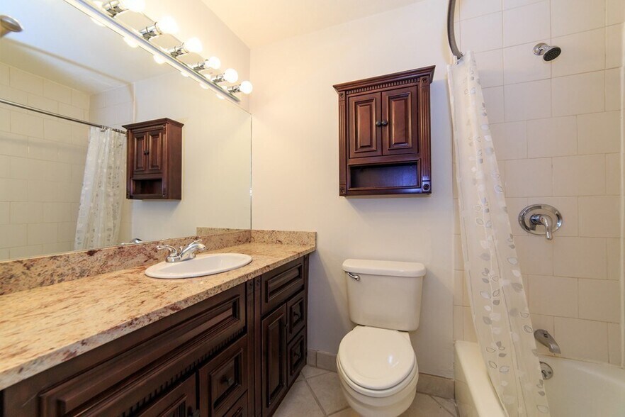 Building Photo - 60 Babcock St