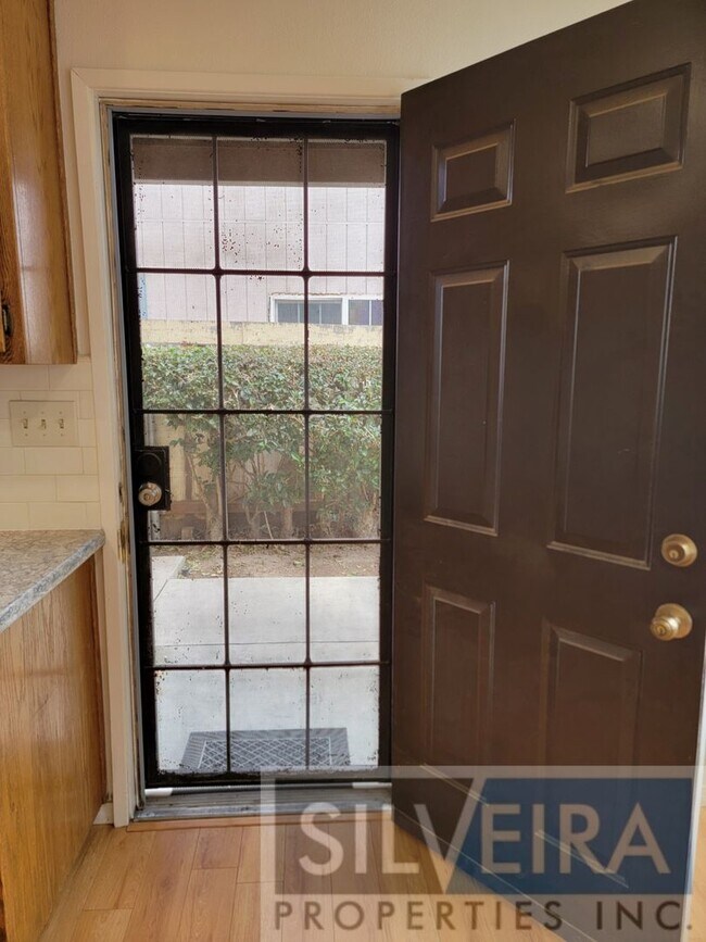 Building Photo - Unique 2 Bedroom Unit Available Now!