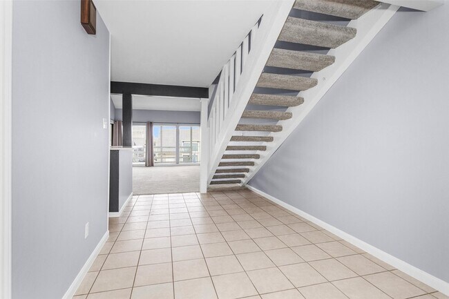 Building Photo - 50 April Point Dr S