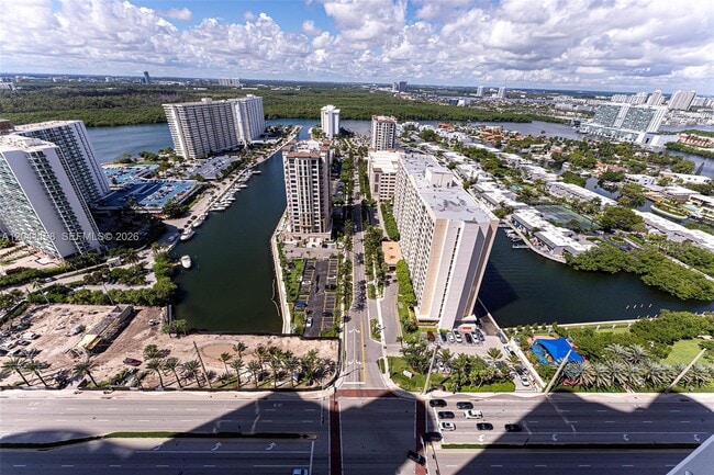 Building Photo - 15901 Collins Ave