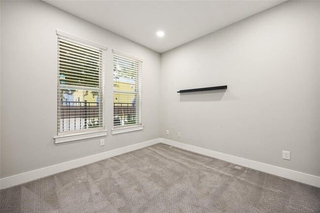 Building Photo - 707 Schwartz St