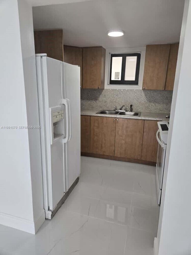 Building Photo - 5 Olive Dr