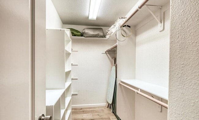 Building Photo - Beautiful 3 Bedroom / 2.5 Bath Two Story Home