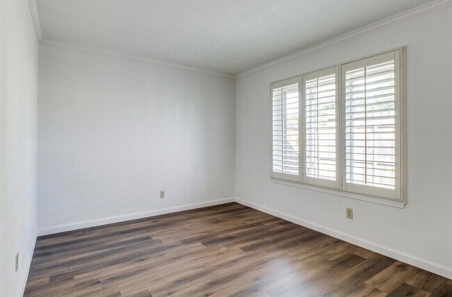 Building Photo - 13853 Leinsper Green Drive