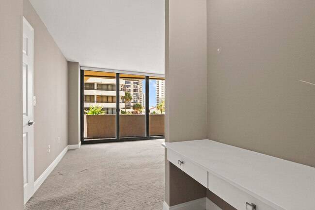 Building Photo - 4200 N Ocean Dr