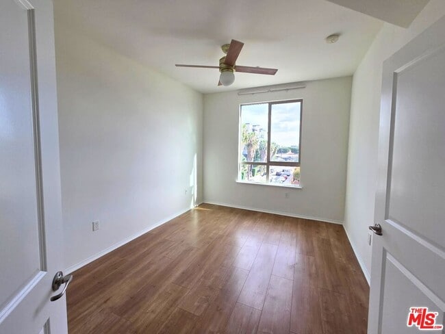 Building Photo - 100 S Alameda St