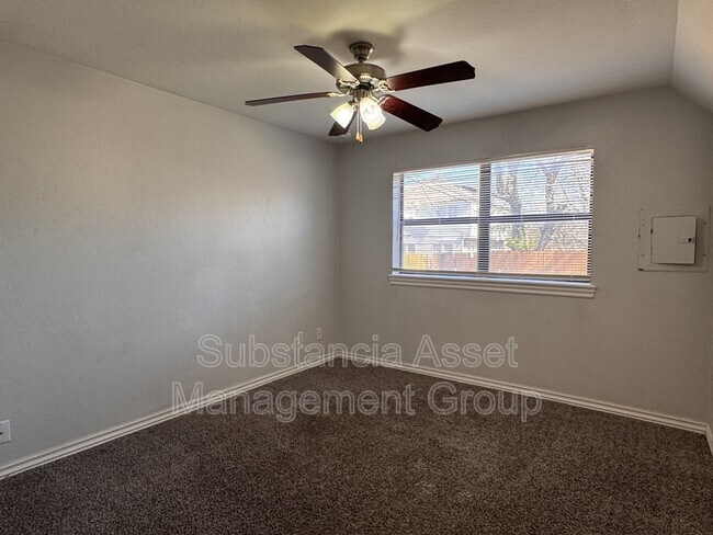 Building Photo - 1429 NW 24th St