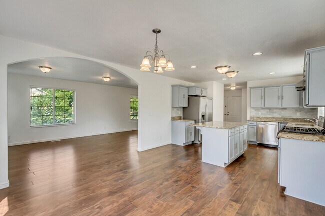 Building Photo - 8637 Goldenrain Cir