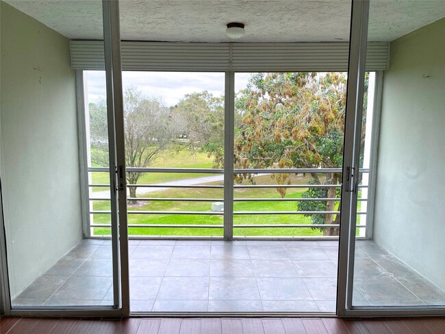 Building Photo - 9411 Evergreen Pl