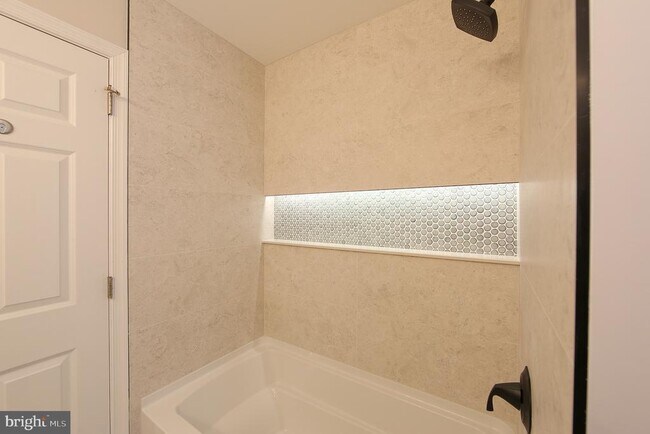 Building Photo - 208 Liberty Cir