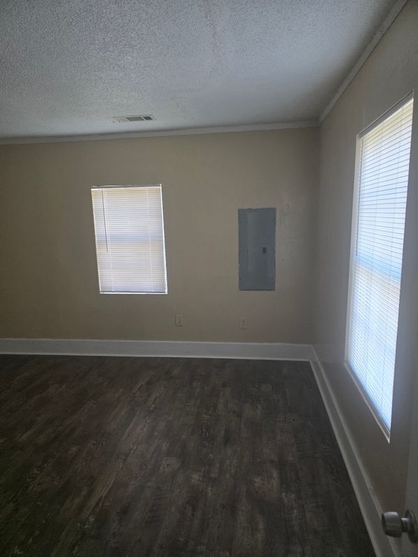 Building Photo - 4805 Covington Pike
