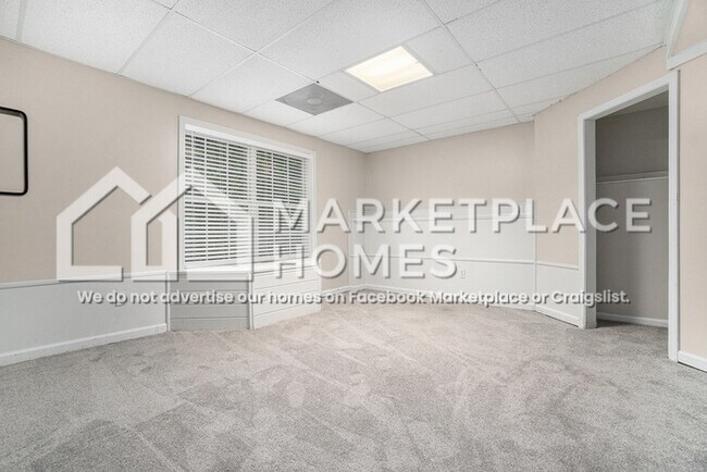 Building Photo - 141 Stable Ln