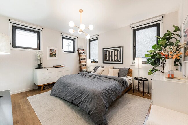 Building Photo - 1703 W Chicago Ave