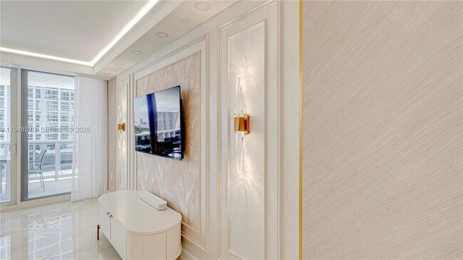 Building Photo - 16711 Collins Ave