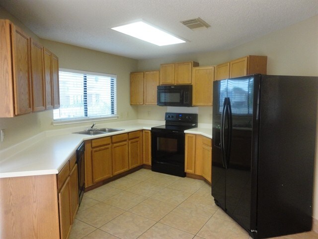 Building Photo - 4914 Dovefield Dr